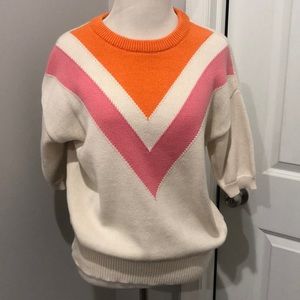 Short sleeve sweater.